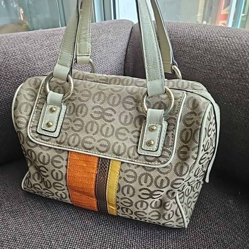 กระเป๋าทรงหมอน Esquire