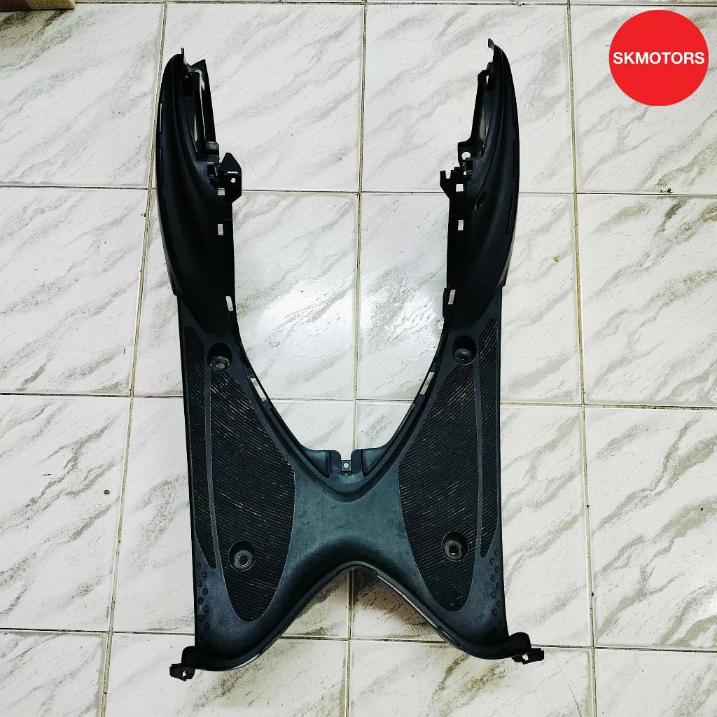 แผงกันพักเท้า สีดำ *มีรอยเปื้อนคราบดิน* รหัส 4D0-F7481-00 สำหรับ YAMAHA FINO (AF115S FASHION 20BB) ส