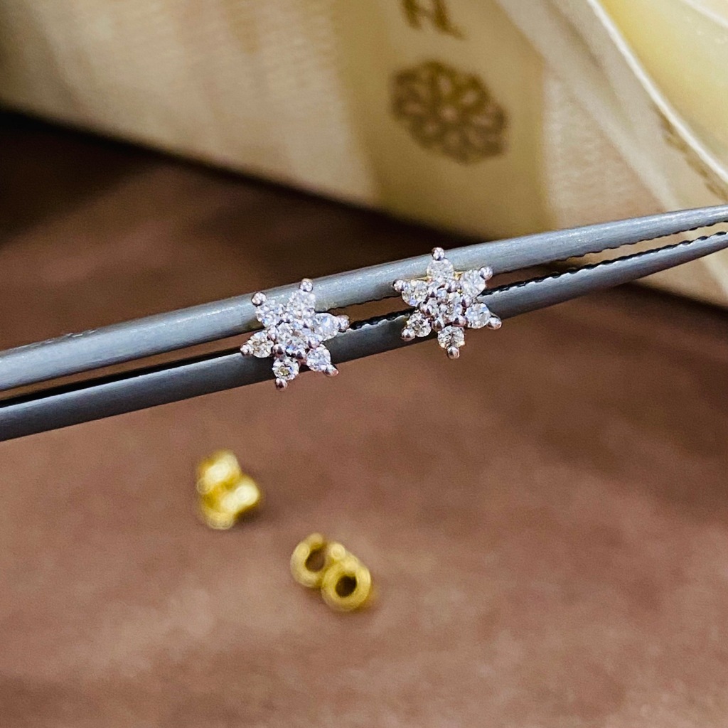 Princelyต่างหูเพชรดอกพิกุลDiamond Flower Earrings
