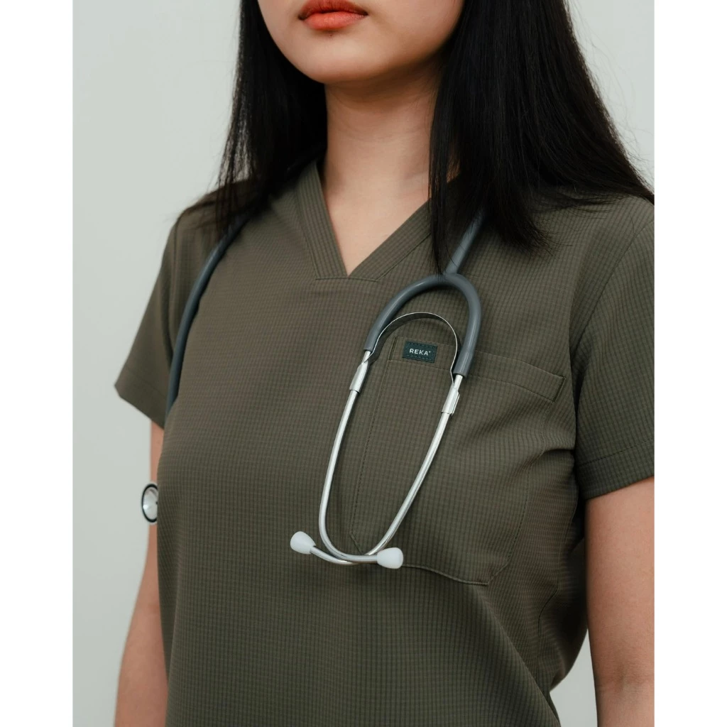 REKA SCRUBS - เสื้อคอวี สี Heartwood - MOTIF (ชุดสครับแพทย์ พยาบาล พร้อมปักชื่อ)