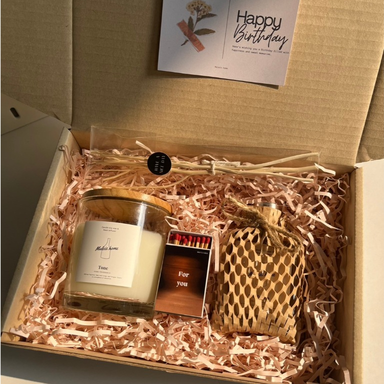 Gift Set ของขวัญเทียนหอม L 255 ml + ไม้หอมกระจายกลิ่น 80 ml (G1 LL) ผูกโบว์แดง