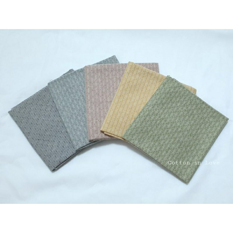 ผ้าทองานควิลท์สีอ่อน ทอลายเล็กๆ ขนาด1/4ม. ขายแยกชิ้น (C566)
