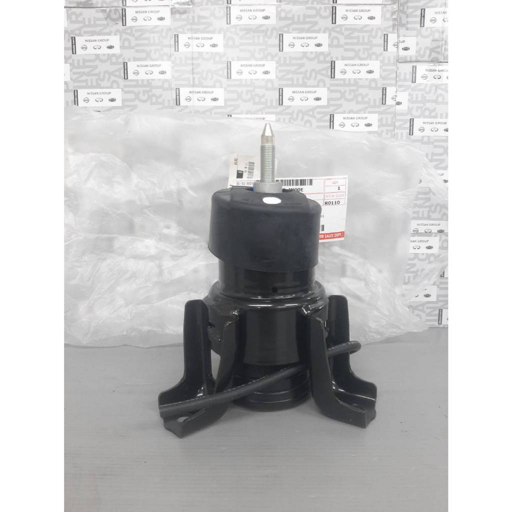 ยางแท่นเครื่องบริเวณใต้หม้อน้ำ NISSAN TEANA รุ่นรถ J32 เครื่องยนต์ 2.5 11270-JN00E  เป็นอะไหล่นิสสันแท้ 100%