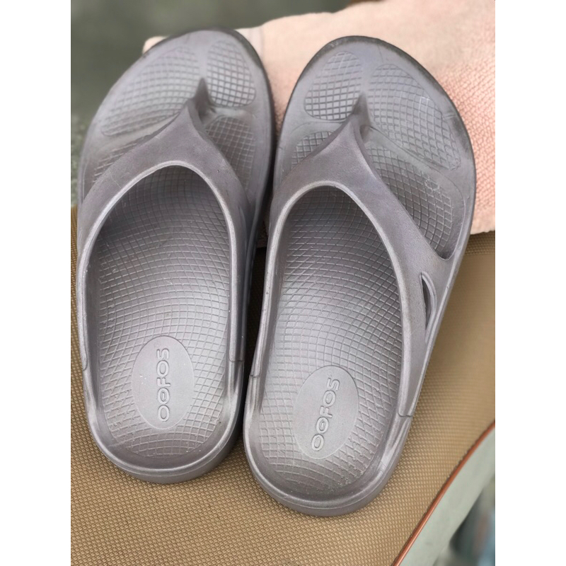 รองเท้าแตะ Oofos  มือสองสภาพดี