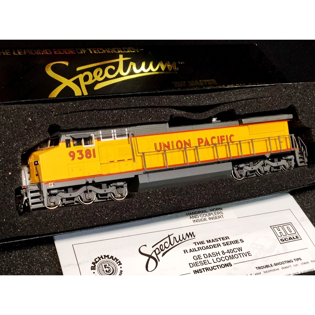 โมเดลรถไฟ HO สเกล หัวรถจักร Union Pacific Bachmann DASH8 Locomotive Model train Model railroad HO Scale * มือสอง *