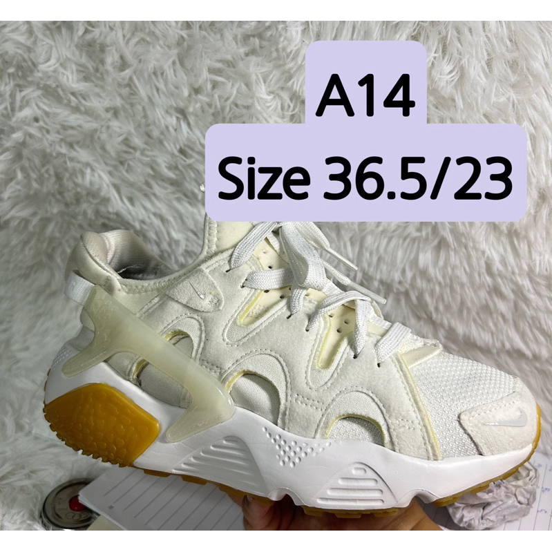 A14 รองเท้าผ้าใบมือสอง แบรนด์แท้ size 36.5/23