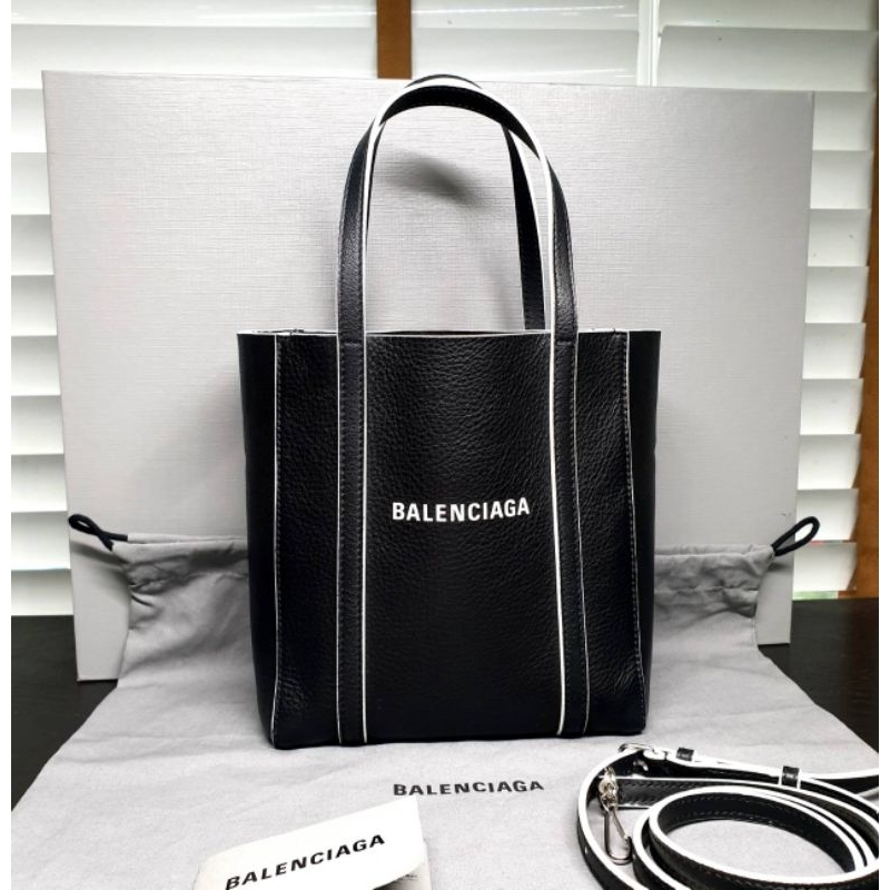 👜🖤สีสวย มาใหม่ กระเป๋า สะพายUsed Balenciaga BLACK WHITE EDGE ) B ALENCIAGA TOTE "XXS" EVERYDAY BAG .LIMITED