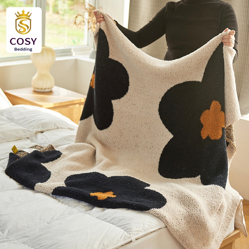 COSY ผ้าห่ม ครึ่งกำมะหยี่เนื้อนุ่มละเอียด ลายดอกไม้วินเทจ ผ้าห่มพกพา มัลติฟังก์ชั่น มี 3 ขนาด