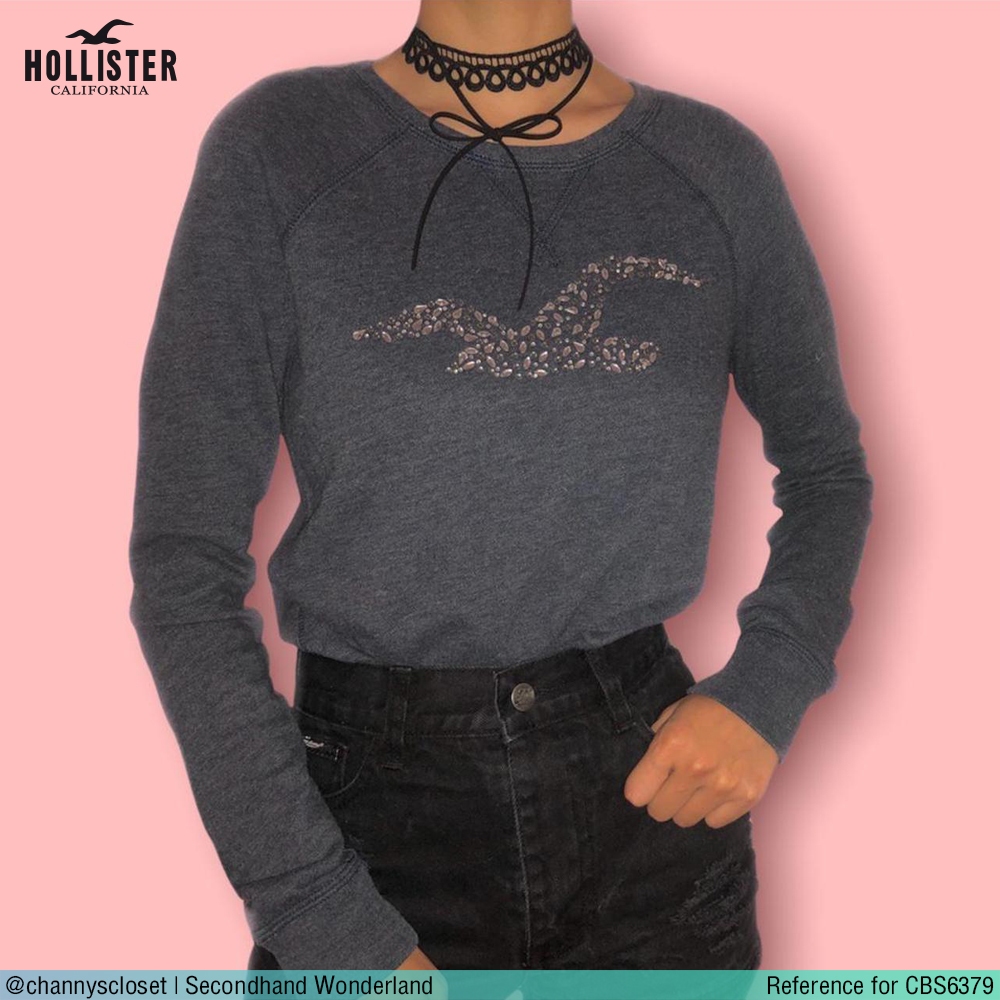 💖USED Hollister - Nay Blue Bird Sweater | เสื้อสเวตเตอร์สีกรมท่า เสื้อกันหนาว ลายกราฟิก แขนยาว สายฝอ