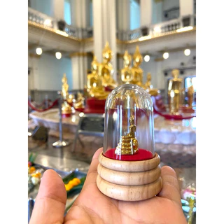 หลวงพ่อโสธรตั้งหน้ารถฐานไม้จากวัดหลวงพ่อโสธรแท้มีบิลจากวัดให้ด้วยค่ะ😊ปลุกเสกแล้วค่ะ