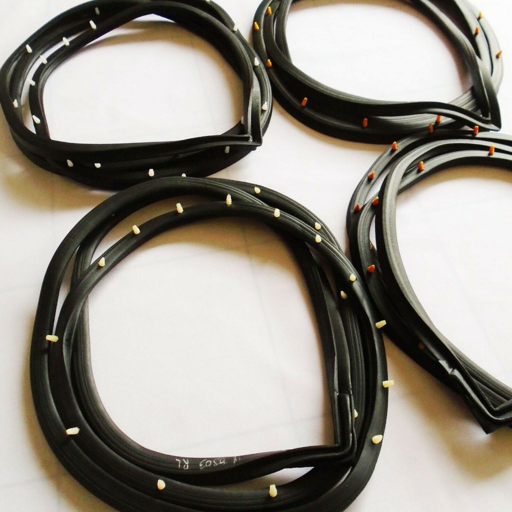 (4ประตู) LN85 ยางขอบประตู Toyota Hilux Mighty-X LN85 4 ประตู ปี1989-95