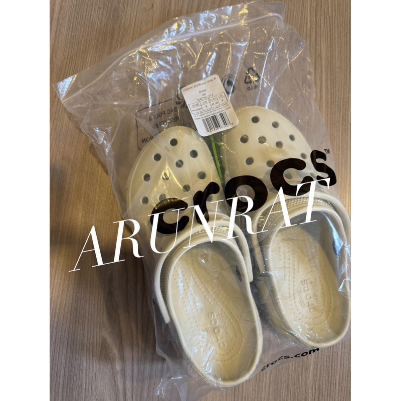 รองเท้า crocs platfrom สี bone W8 มือ 1 ของแท้