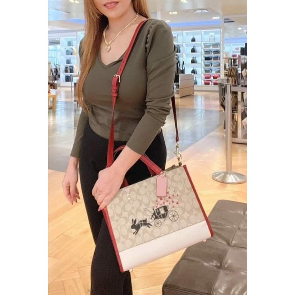 🐰COACH CE645 LUNAR NEW YEAR DEMPSEY CARRYALL IN SIGNATURE CANVAS WITH RABBIT AND CARRIAGE🐰กระเป๋าโทท