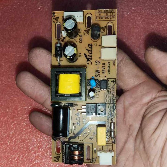 ซับพลายทีวี รุ่น  SW-12    15-24 นิ้ว Prismrpro/aprima/power supply  ไฟเข้า 220 V ไฟออก 13 V 3 A และ