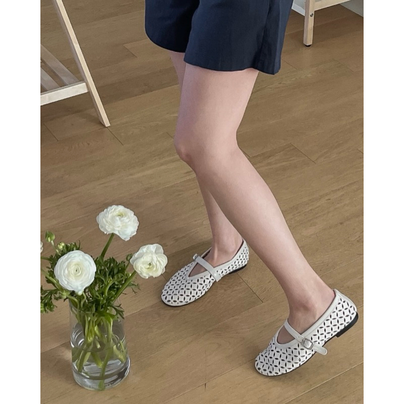 (ร้านไทย—มีพร้อมส่งค่ะ) รองเท้า hanna shoes (𝗱𝗲𝘀𝗶𝗴𝗻𝗲𝗱 & 𝗺𝗮𝗱𝗲 𝗶𝗻 𝗞𝗢𝗥𝗘𝗔 🇰🇷) | justmoment
