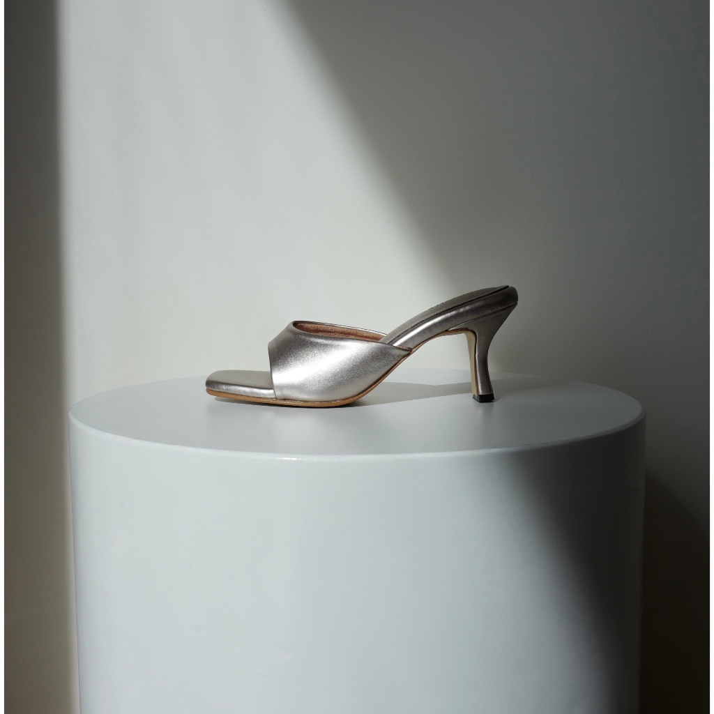 SARA : รองเท้าส้นสูง 2.5 นิ้ว แบบสวม (แนะนำบวก 1 ไซส์)