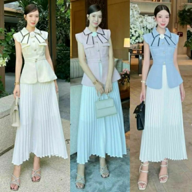 S-XL) The Gallery พร้อมส่ง เซ็ต3ชิ้นเสื้อ+กระโปรงอัดพลีท+เข็มกลัดดอกไม้เข้าชุดหรูหรา ผ้าอย่างดี แพทเทริส์สวย