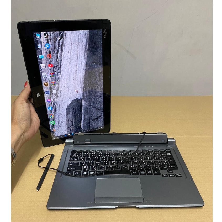 แท็บเล็ต 2in1 Fujitsu ArrowsTab Q616/P CoreM m3-6y30(RAM:4GB/SSD:128GB)พร้อมคีย์บร์อดและปากกาตรงรุ่น