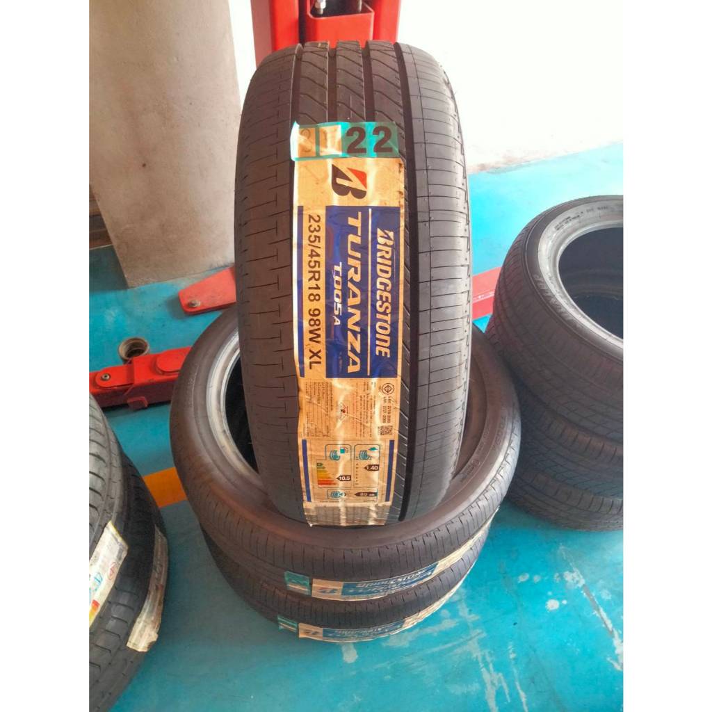 235/45R18 BRIDGESTONE T005A ปี22(**ราคาต่อเส้น**)