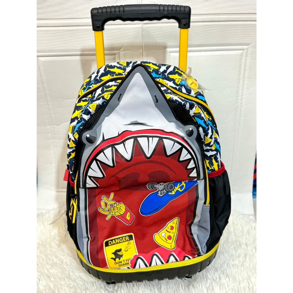 ส่งภายใน48ชม New กระเป๋าลากสำหรับเด็ก ลาย Shark(ฉลาม) ขนาด 18นิ้ว ล้อลากมีไฟ สินค้าพร้อมส่ง!!!