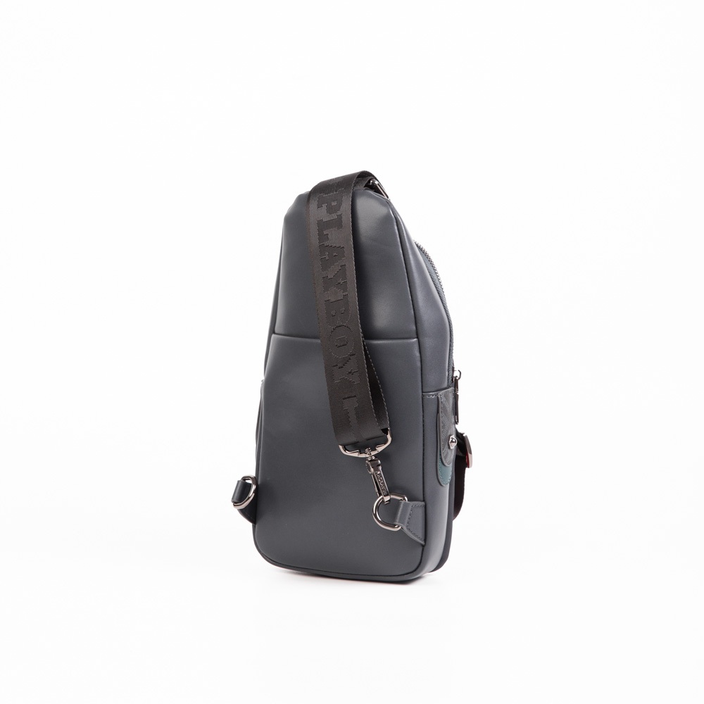 Playboy:Journey Men's Chest Bag กระเป๋าคาดอกผู้ชาย รุ่น ST-B242PBM272-BL ดีไซน์ทรงเป้สกรีนโลโก้อักษรสามเหลี่ยม สีกรม