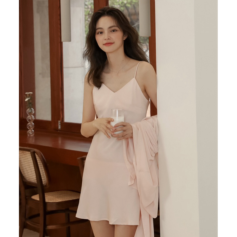ชุดนอนผ้าซิลค์ซาตินพรีเมี่ยม (แบรนด์ Diane Sally)