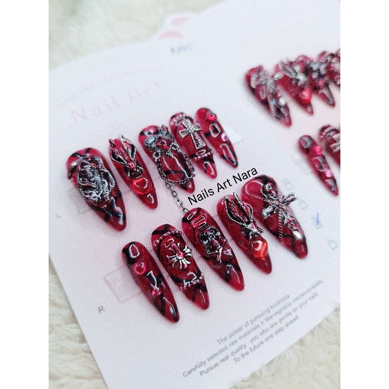 เล็บลายยมทูต N40 เท่ๆห์ สีแดงขับผิวสุดๆ (สั่งทำ 4-5 วัน ฟรีอุปกรณ์ติด)