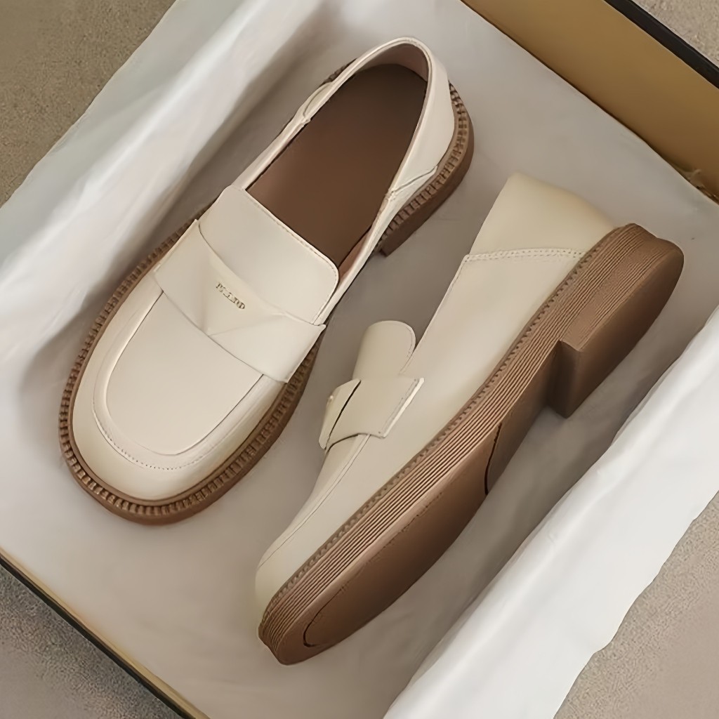 【35-43】ขนาดบวก ผู้หญิง สุดยอด อ่อนนุ่ม รองเท้าหนัง ความหลากหลาย ผู้หญิงขี้เกียจ ก้าว รองเท้า