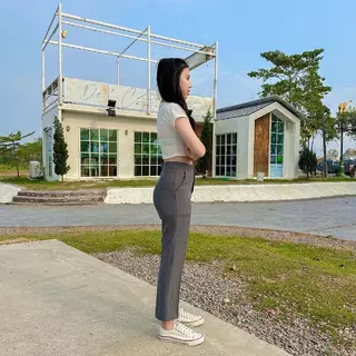 (NT 1)กางเกงทรงกระบอกเล็ก 8 ส่วน ผ้าสโนว์สลาฟ (เอว 25-36) Pants ผู้หญิง