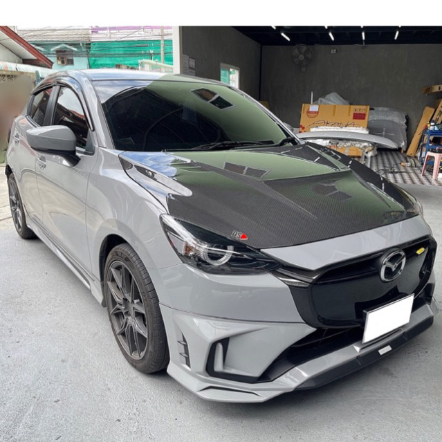 ฝากระโปรงคาร์บอน Ds ใส่ Mazda2 sky ปี 14-ปัจจุบัน