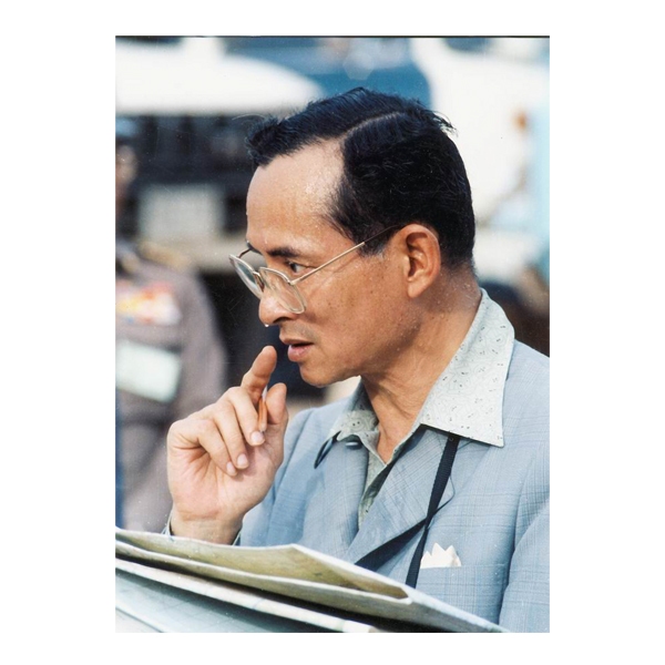 รูปในหลวงรัชกาลที่9(รูปอย่างเดียวไม่มีกรอบ)