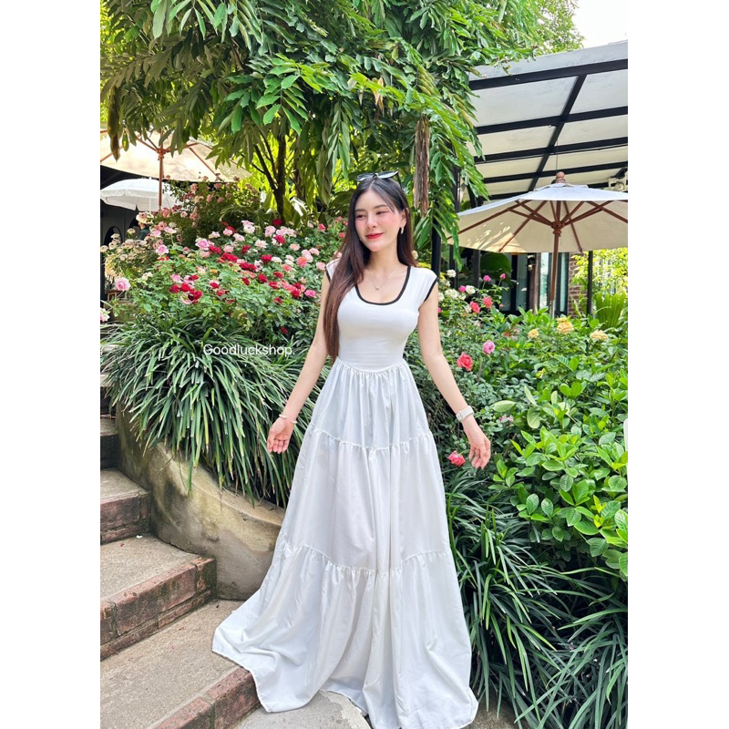 เดรสยาวดีเทล แต่งกุ๊นขอบแขนตัดสีชุด ด้านบนเป็นผ้ายืดร่องเล็ก ด้านหลังมีซิปสวมง่าย ประโปรงยาวใส่แล้วไม่ลอย ชีคๆมาก