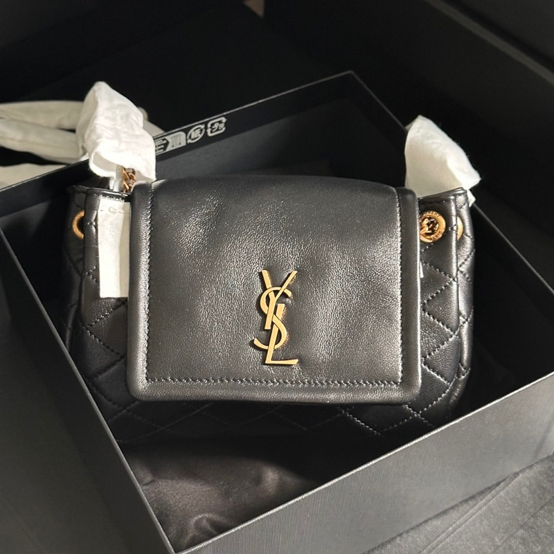 มีดำและขาว สอบถามก่อนสั่งซื๊อค่ะ New YSL nolita mini