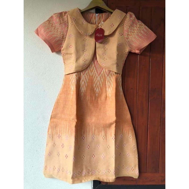 Mabel brand เดรสผ้าไทยสีเหลือง อัดกาว