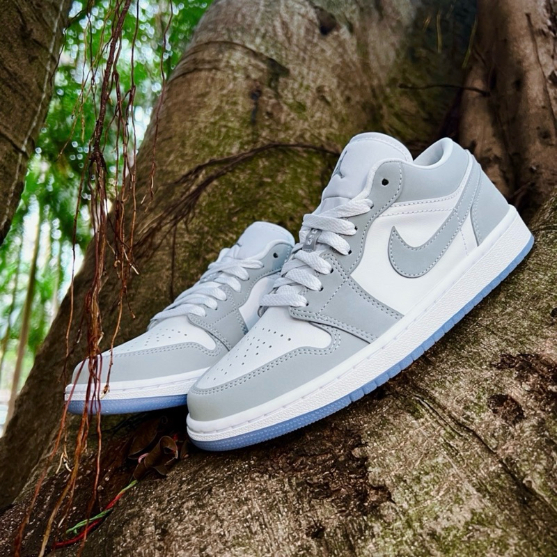 (สินค้าพร้อมส่ง) NIKE AIR JORDAN 1 LOW WHITE WOLF GREY ของแท้100%