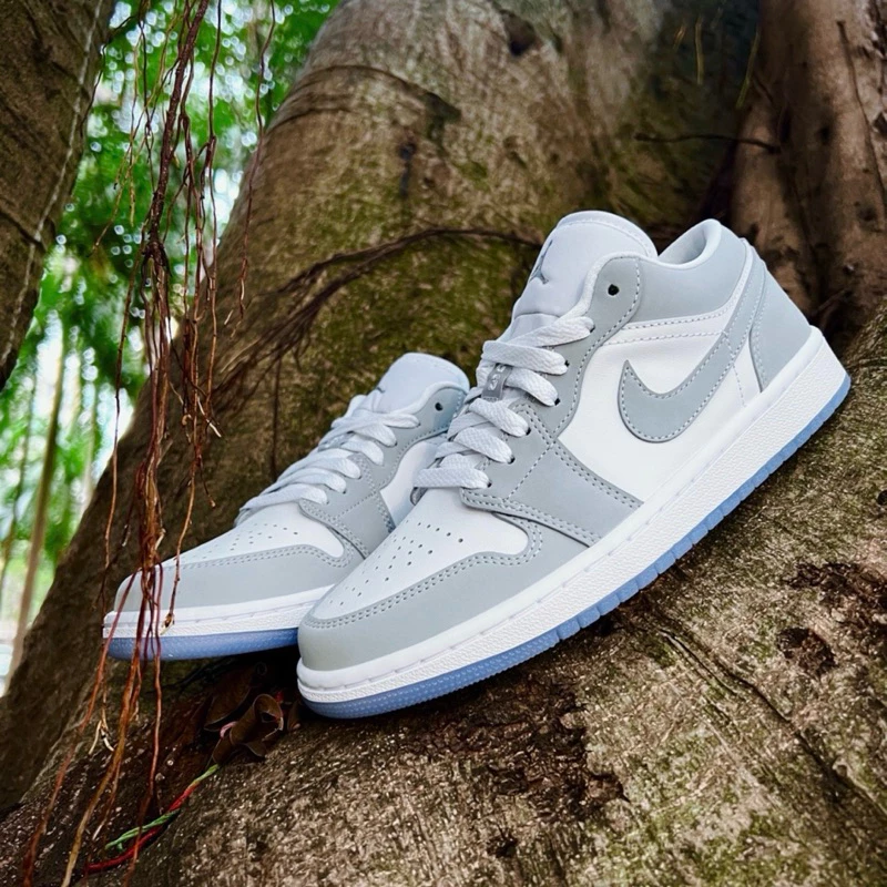 (สินค้าพร้อมส่ง) NIKE AIR JORDAN 1 LOW WHITE WOLF GREY