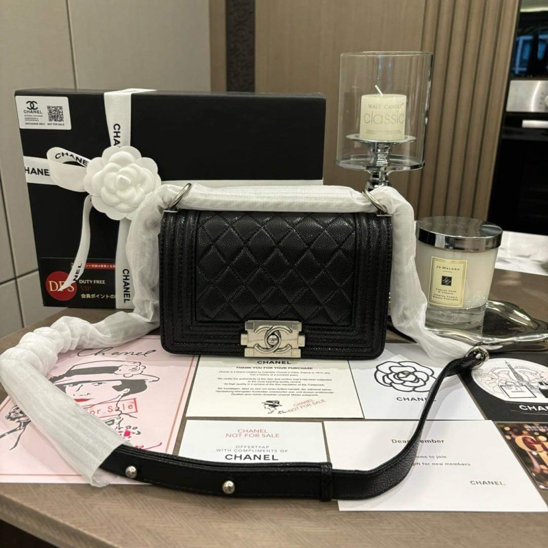 กระเป๋า Chanel boy รุ่น 20 เซนติเมตร (ขนาดประมาณ 8 นิ้ว) gift with premium หนังแท้