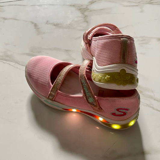 Sketchers kids รองเท้ารัดส้นเด็กผู้หญิง มีไฟสวยงาม