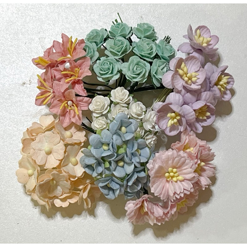 ดอกไม้จิ๋ว กระดาษสา ตกแต่งชุดตุ๊กตา 55 ดอก คละสีตามภาพ