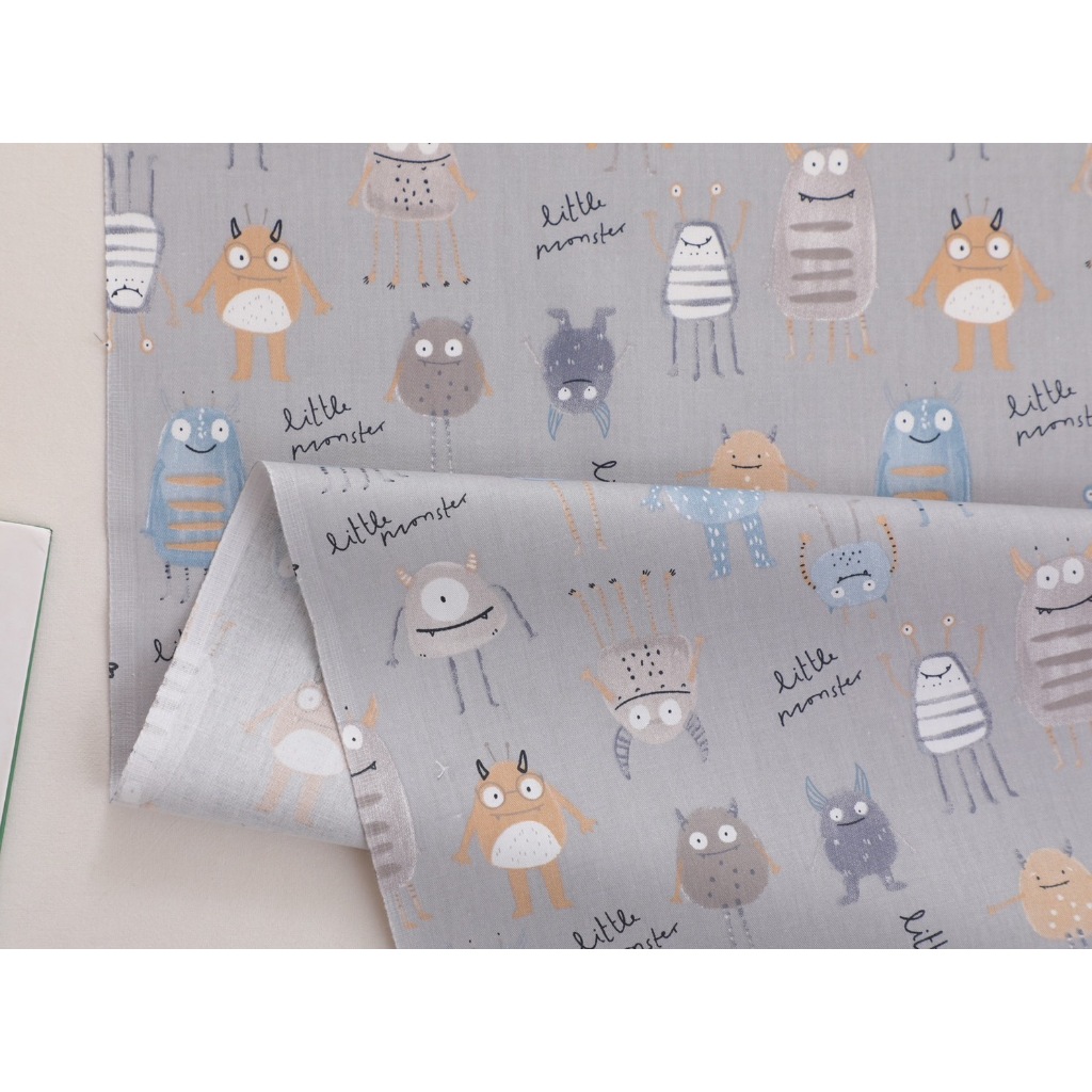 ผ้าาคอตตอน 100% คอตตอนทอทวิล ผ้าหน้ากว้าง 1.6 เมตร ลาย  Little monsters พื้นเทา ลาย Little monsters พื้นขาว - รูปที่ 2