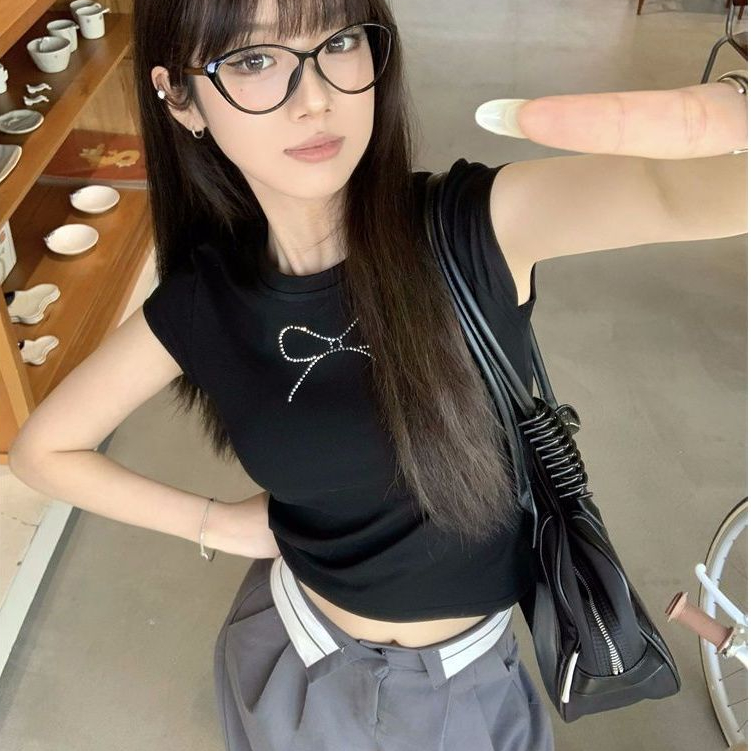 เสื้อครอป เสื้อยืดพิมพ์ลายโบว์ ทรงเข้ารูป ประดับเพชร หวานน่ารัก#2235
