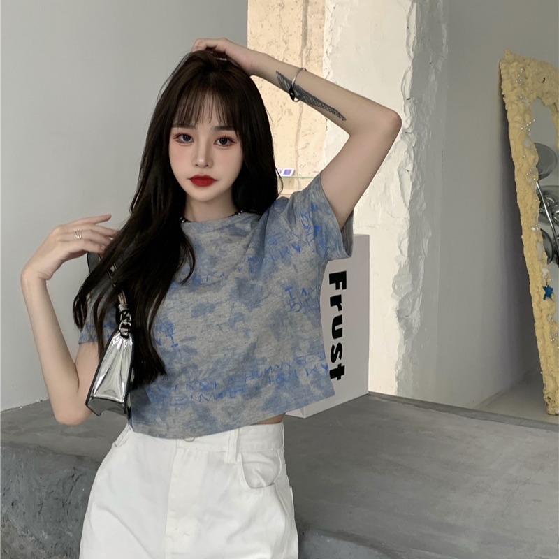 แขนสั้นผู้หญิง เสื้อยืดมัดย้อม ตัวอักษร สไตล์สั้น ผ้าพรีเมี่ยม