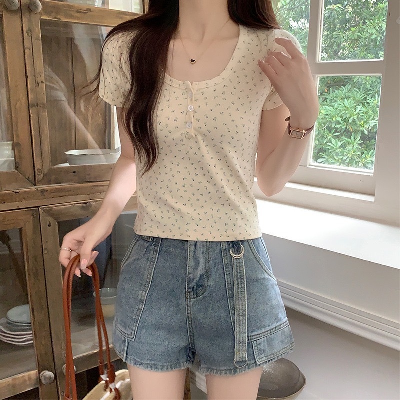 PX Baby Crop เสื้อเบบี้ครอปผู้หญิง เสื้อคอกว้างแขนสั้น เสื้อลายลูกไม้สุดหวาน สไตล์เกาหลี น่ารัก แต่งกระดุม สีครีม