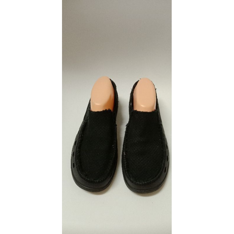 Crocs ส่งต่อรองเท้ามือสอง