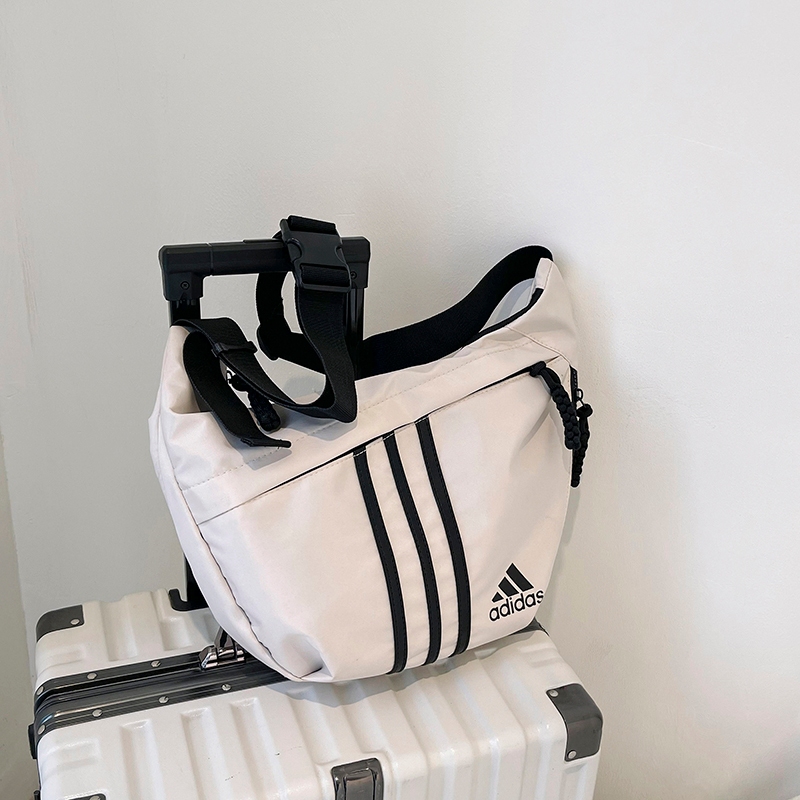 SH-stoers🔥พร้อมส่ง กระเป๋าสะพายข้าง AdidasกับNike ผู้ชายและผู้หญิง