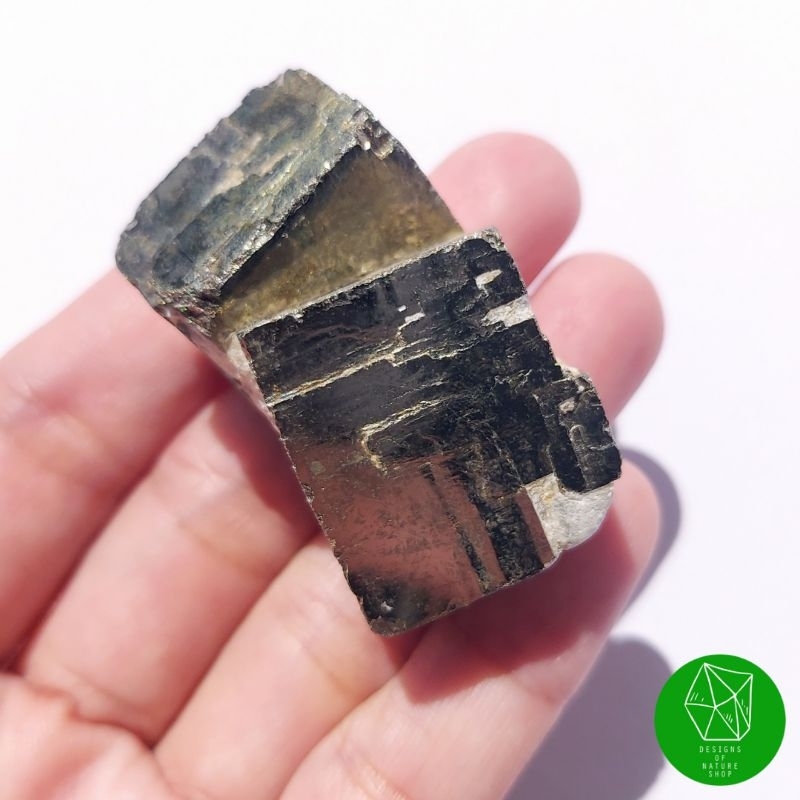 ผลึกแร่ไพไรต์ทรงเหลี่ยมธรรมชาติ (Pyrite Cube)​ ภาพจากสินค้าจริง พร้อมส่ง!!