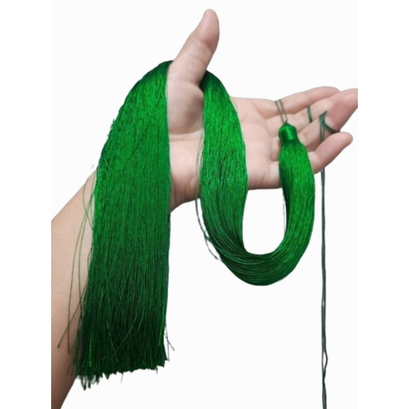 พู่ไหมเทียม ยาว 50 cm. ขั้วหนาประมาณ 12 มิล สีสวยเงางาม มีน้ำหนัก พริ้ว เงางาม ใช้ตกแต่งสถานที่ หรือประดิษฐ์งานอื่นๆ