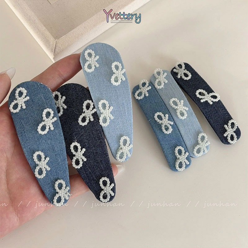 ร้านค้าไทย🔥กิ๊บติดผมผ้ายีนเทียมประดับโบว์ประดับไข่มุกสีฟ้าINSอุปกรณ์เสริมสําหรับทําผมหน้าม้า.COD