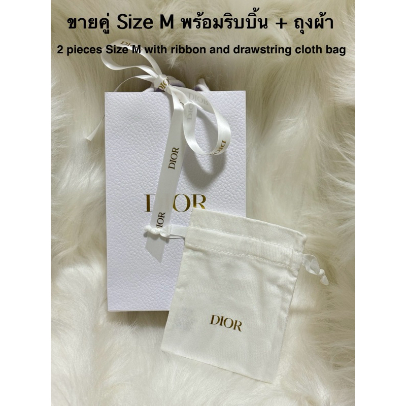 ขายคู่ ถุงกระดาษดิออร์ทองยาวSize M พร้อมริบบิ้น+ถุงผ้า ของแท้แน่นอนค่ะ ของมือสอง สภาพนางฟ้าค่ะ สินค้าพร้อมส่งค่ะ😍🩷