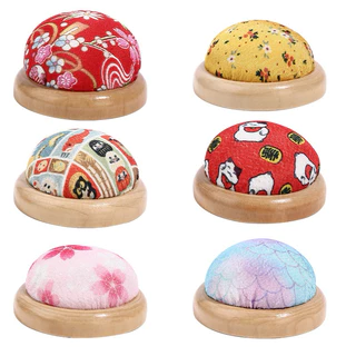 หมอนปักเข็ม ฐานไม้ แท่นไม้กลม สไตล์ญี่ปุ่น สีสวย ลายน่ารัก ขายคละลาย/ราคาต่อ1อัน ขนาด 7.0cm*3.5cm